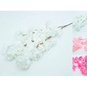 Dekoracyjne gałązki kwiatowe do ogrodu w kolorze białym, różowym i zielonym.