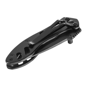 Czarny nóż t.b.t., zamknięty, z klipsem.