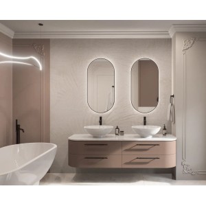 Nowoczesna łazienka z dwoma owalnymi lustrami, szafką pod umywalkę i wanną wolnostojącą.