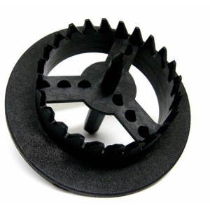 Czarny element t.b.t. z ząbkowanym pierścieniem wewnętrznym, prawdopodobnie do styropianu.