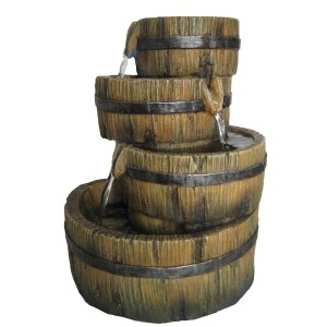 Wielopoziomowa fontanna ogrodowa t.b.t. w stylu drewnianej beczki do użytku na zewnątrz.