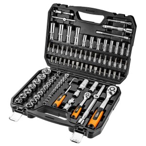 t.b.t. Zestaw narzędzi z różnymi kluczami i bitami.