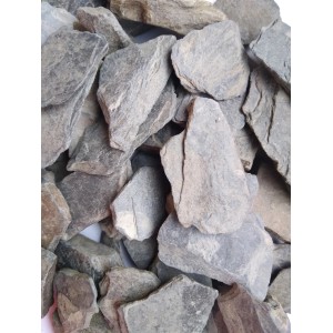 Dekoracyjny szary żwir do ogrodu lub na zewnątrz.