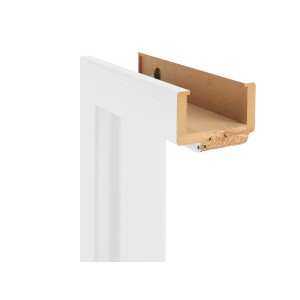 Biała ościeżnica drzwiowa t.b.t. do drzwi wewnętrznych, widok szczegółowy.