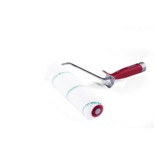 Wałek malarski t.b.t. z czerwonym uchwytem do malowania.