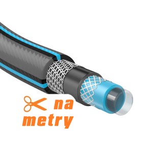 Zbliżenie wielowarstwowego węża ogrodowego (t.b.t.) z niebieską warstwą wewnętrzną i wzmocnieniem tekstylnym.