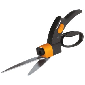 Nożyce do trawy Fiskars GS42 z systemem Servo do precyzyjnego przycinania krawędzi trawnika i formowania.