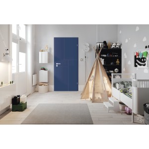Niebieskie drzwi wewnętrzne w pokoju dziecięcym. Nowoczesne drzwi o geometrycznym wzorze.