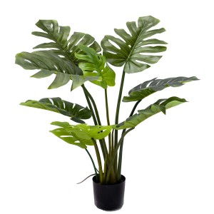 Sztuczna roślina Monstera z zielonymi liśćmi w czarnej doniczce.