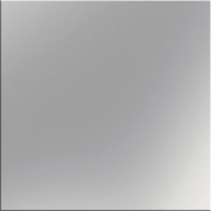 Kwadratowe, srebrne listwy dekoracyjne.