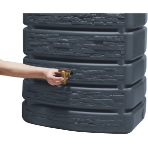 4rain Zbiornik ścienny Slim Stone Decor 500 l Graphite Grey z kranem w użyciu.