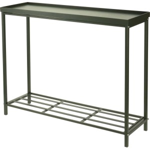 Wąski, zielony stojak na kwiaty z półką i podstawą z siatki.