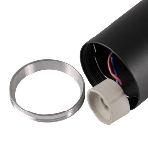 Czarny kinkiet t.b.t. (kategoria: Kinkiety) z oprawką i pierścieniem.