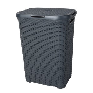 Ciemnoszary kosz na pranie z pokrywą o wyglądzie rattanu.