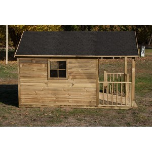 Drewniany domek do zabawy t.b.t. z zadaszoną werandą i oknem. Kategoria: Domki.