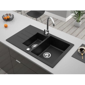 Czarny zlewozmywak granitowy t.b.t. z dwiema komorami i ociekaczem.