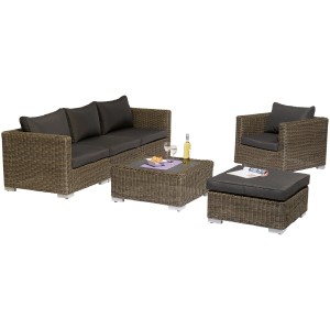 Zestaw wypoczynkowy Stratford Nature Dark: sofa, fotel, taboret i stół z polirattanu z szarymi poduszkami.