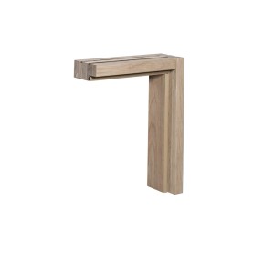 Ościeżnica drzwiowa t.b.t. drewniana, widok częściowy.