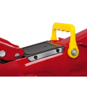 Zbliżenie czerwonego podnośnika samochodowego z żółtą rączką. Narzędzie do pomocy drogowej.