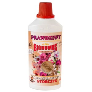 Butelka Biohumus Extra do roślin doniczkowych i balkonowych.