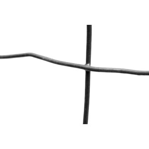 Zbliżenie czarnego ogrodzenia z siatki drucianej.