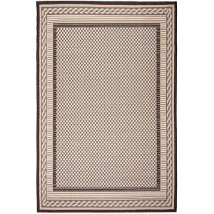 Prostokątny dywan z krótkim włosiem w brązowo-beżową szachownicę z ozdobnym obramowaniem.