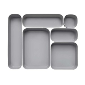 Szary zestaw pudełek do przechowywania t.b.t., idealny do organizacji szuflad.