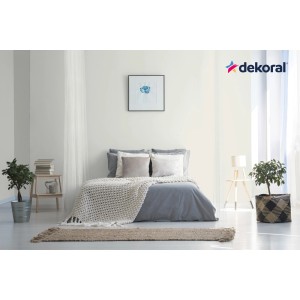 Sypialnia z farbą do ścian t.b.t. Jasna, przyjazna atmosfera z dekoracją.