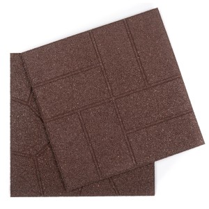 Brązowe płytki chodnikowe t.b.t. ze wzorem kamienia do użytku zewnętrznego.