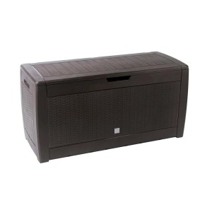 Brązowa skrzynia na poduszki t.b.t. z efektem rattanu do ogrodu i na taras.