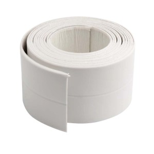 Biała taśma uszczelniająca w rolce do wanien, akcesoria łazienkowe.