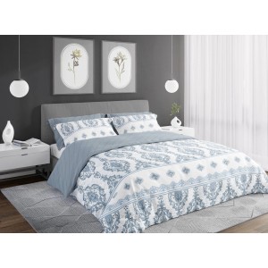 Łóżko z zestawem pościeli t.b.t. Pościel w kolorze niebiesko-białym z kwiatowym wzorem.