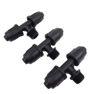 Trzy czarne trójniki t.b.t. do nawadniania podziemnego.