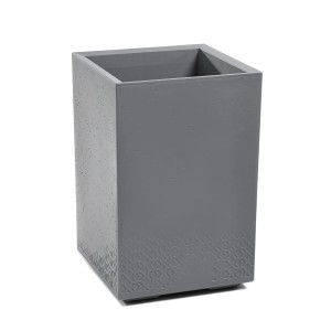 Szara, wysoka donica Orbis Karo Eco Beton, 40x40x60 cm, z wzorem.