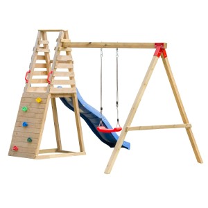 Drewniany plac zabaw z huśtawką, zjeżdżalnią i ścianką wspinaczkową dla dzieci.