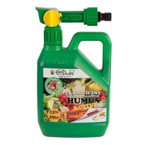 Zielona butelka nawozu uniwersalnego t.b.t. z rozpylaczem do ogrodu i roślin.