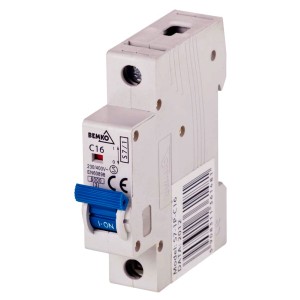 Wyłącznik nadprądowy Bemko C16 z niebieskim przełącznikiem w pozycji 'I-ON'.