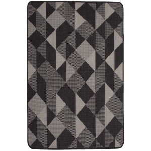 Dywan z krótkim włosiem o geometrycznym wzorze w odcieniach szarości i czerni.