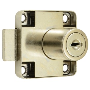 Zbliżenie metalowego zamka do drzwi t.b.t.