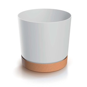 Prosta, okrągła, biała doniczka z brązową podstawką.