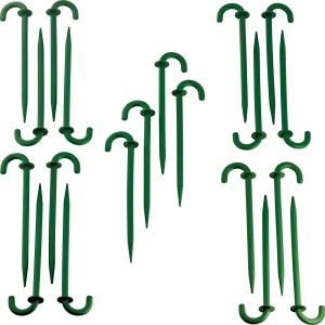 10 zielonych uchwytów do siatek i folii do mocowania w grządce ogrodowej.