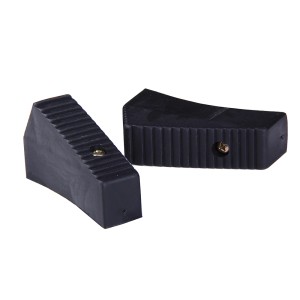 Plastikowe stopki Dolle do schodów strychowych OBI, chronią podłogę.