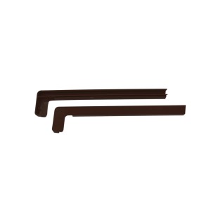 Zbliżenie na brązowe zakończenia parapetów t.b.t.