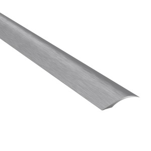 Listwa przypodłogowa t.b.t. w kolorze srebrnym.