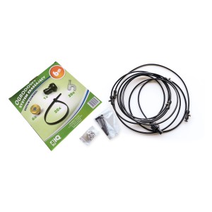 Zestaw nawadniający t.b.t. z wężem, dyszami, opaskami kablowymi i materiałami montażowymi.