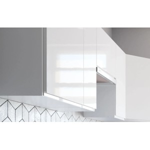 Białe szafki wiszące, część nowoczesnego zestawu mebli kuchennych t.b.t.