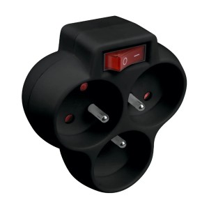 Czarny rozgałęźnik t.b.t. z trzema gniazdami i czerwonym włącznikiem.