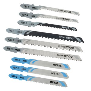 Zestaw różnych brzeszczotów do wyrzynarek t.b.t. do drewna i metalu.