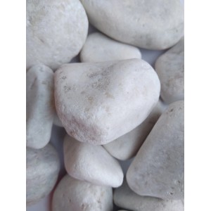 Białe kamienie ozdobne, idealne do ogrodu i aranżacji krajobrazu.