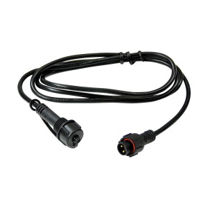 Czarny przedłużacz t.b.t. z dwoma końcówkami.